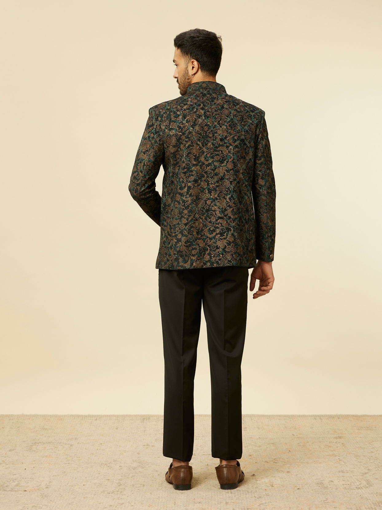 alt message - Manyavar Men Dark green bel Buti Patterned Suit Set image number 5